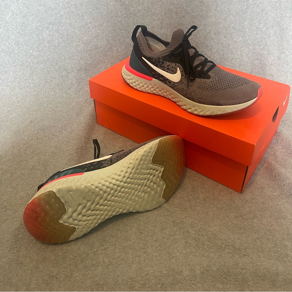 Nike - Picture 2 of 3